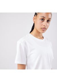 ARTENGO - Koszulka tenisowa krótki rękaw damska Artengo Crop Top DRY. Kolor: biały. Materiał: materiał, elastan, poliester. Długość rękawa: krótki rękaw. Długość: krótkie. Sport: tenis
