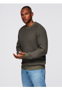 Ombre Clothing - Sweter męski o kontrastowym splocie z okrągłym dekoltem – ciemnooliwkowy V2 - Rozmiar: XL. Okazja: na co dzień. Kolor: oliwkowy. Materiał: dzianina, bawełna. Wzór: ze splotem. Styl: casual #1