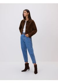 Reserved - Jeansy paperbag z paskiem - niebieski. Kolor: niebieski
