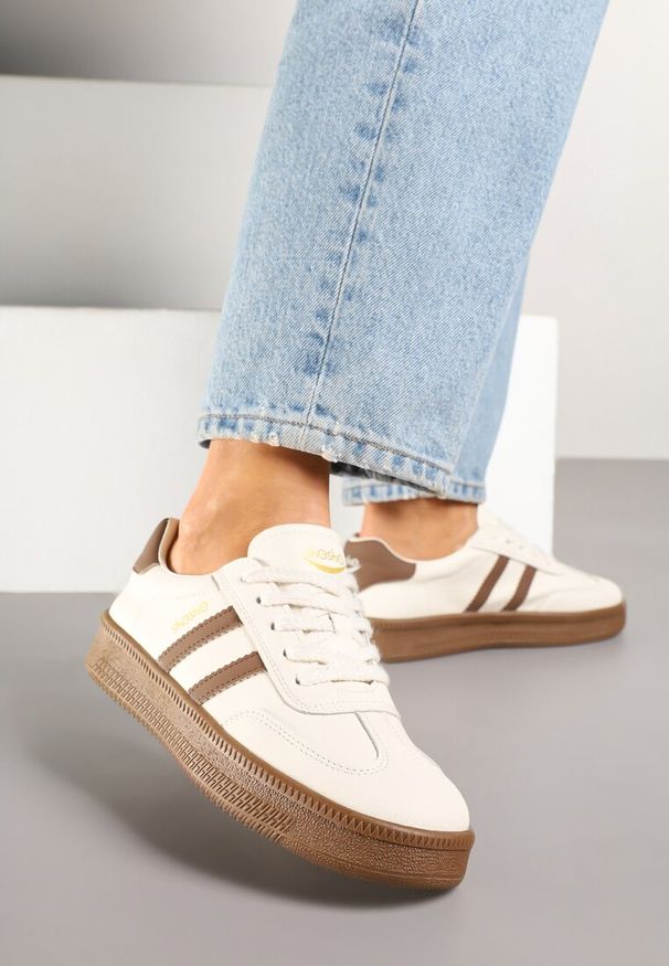 Renee - Beżowo-Brązowe Sneakersy Sportowe z Ozdobnymi Paskami i Przeszyciami Wenilan. Zapięcie: pasek. Kolor: beżowy