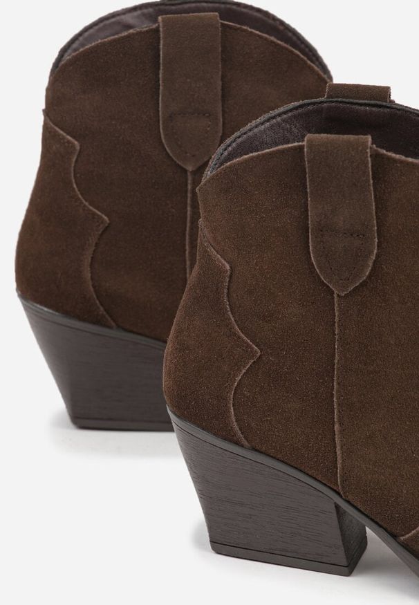 Renee - Brązowe Botki Kowbojki na Stożku ze Skóry Naturalnej Liravetta. Okazja: na co dzień. Kolor: brązowy. Materiał: skóra. Obcas: na stożku. Styl: casual, elegancki. Wysokość obcasa: średni