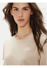 Nike T-Shirt DX7902 Beżowy Regular Fit. Kolor: beżowy. Materiał: bawełna