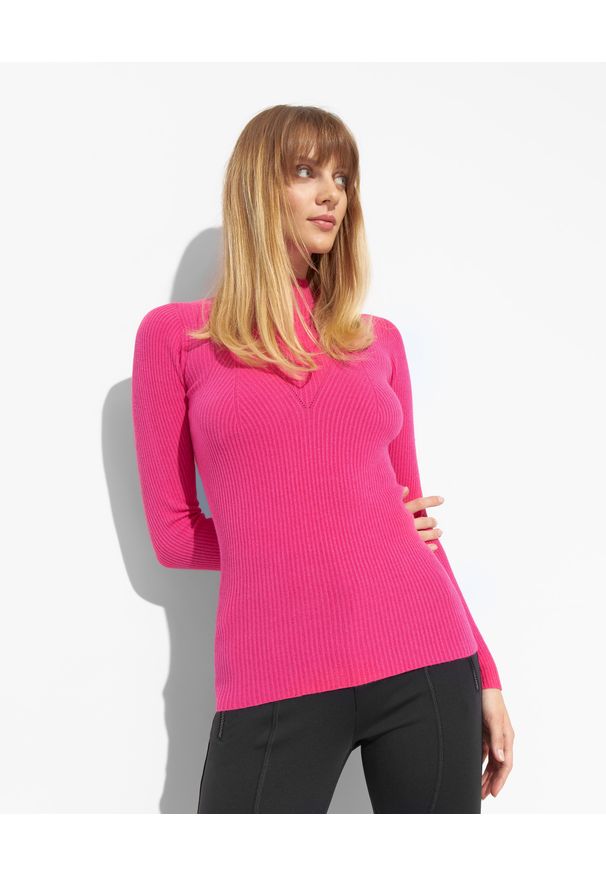 Ermanno Firenze - ERMANNO FIRENZE - Różowy prążkowany sweter z logo. Kolor: różowy, wielokolorowy, fioletowy. Materiał: prążkowany. Długość: długie