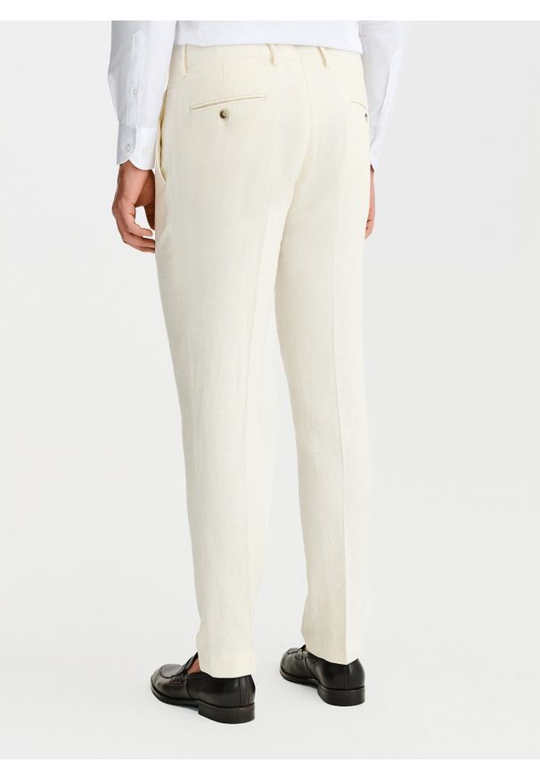 Pako Lorente - PAKO LORENTE - Beżowe spodnie ganiturowe z lnem. Kolor: beżowy. Materiał: len. Wzór: gładki. Sezon: wiosna, lato