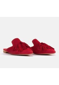 Marco Shoes Klapki z ozdobnymi frędzlami czerwone. Kolor: czerwony
