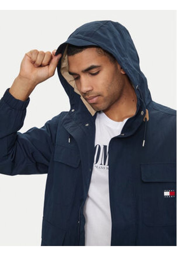 Tommy Jeans Parka Utility DM0DM18905 Granatowy Regular Fit. Kolor: niebieski. Materiał: bawełna, syntetyk