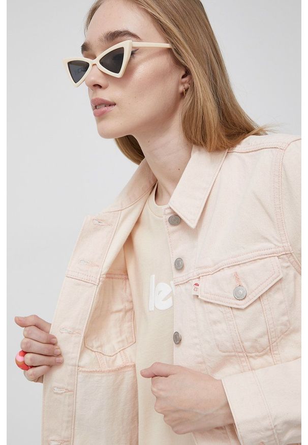 Levi's® - Levi's kurtka jeansowa damska kolor różowy przejściowa. Okazja: na co dzień, na spotkanie biznesowe. Kolor: różowy. Materiał: jeans. Styl: biznesowy, casual