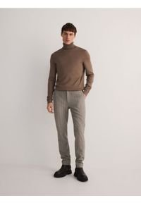 Reserved - Spodnie chino slim fit w kratę - beżowy. Kolor: beżowy. Materiał: wiskoza, tkanina