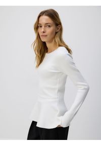 Reserved - Sweter z baskinką - kremowy. Kolor: kremowy. Materiał: wiskoza, dzianina #1
