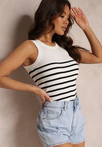 Renee - Biały Tank Top w Paski z Okrągłym Dekoltem Acamena. Okazja: na co dzień. Kolor: biały. Materiał: materiał. Wzór: paski. Styl: casual