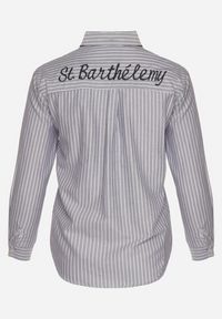 Born2be - Granatowa Koszula w Paski Zdobiona Haftem Denelle. Okazja: na co dzień, do pracy, na spotkanie biznesowe. Typ kołnierza: kołnierzyk klasyczny. Kolor: niebieski. Materiał: jeans. Długość rękawa: długi rękaw. Długość: długie. Wzór: aplikacja, haft, paski. Styl: biznesowy, klasyczny, casual #3