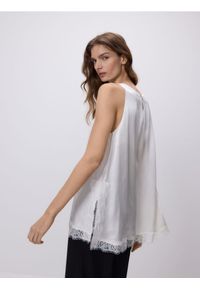Reserved - Satynowy top z koronką - złamana biel. Materiał: satyna, koronka. Wzór: koronka #1