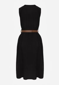 Renee - Czarna Pudełkowa Sukienka z Wiskozą Bawełną Guzikami i Paskiem Magmaris. Okazja: na co dzień, do pracy. Kolor: czarny. Materiał: wiskoza, bawełna. Sezon: wiosna, lato. Styl: casual, elegancki #4