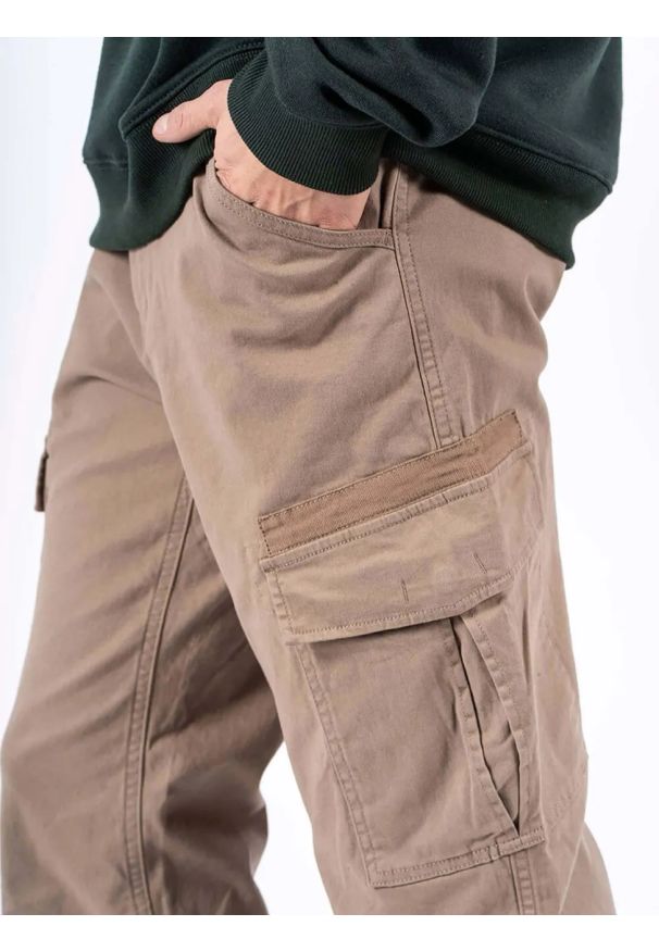 MARCUS - Męskie Spodnie Materiałowe Marcus Gerry Cargo 6080 Golden Sand 16-200146. Materiał: materiał