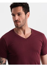 Ombre Clothing - Bawełniana klasyczna męska koszulka z dekoltem w serek BASIC – bordowa V10. Typ kołnierza: dekolt w serek. Kolor: czerwony. Materiał: bawełna. Wzór: ze splotem, jednolity. Styl: klasyczny #4