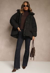 Renee - Czarna Kurtka Oversize z Pikowanymi Przeszyciami i Kapturem Galeana. Okazja: na co dzień. Kolor: czarny. Materiał: poliester, dzianina, zamsz, jeans. Sezon: zima. Styl: casual, elegancki #4