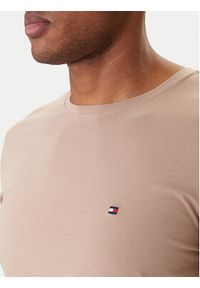 TOMMY HILFIGER - Tommy Hilfiger Longsleeve MW0MW10804 Beżowy Slim Fit. Kolor: beżowy. Materiał: bawełna. Długość rękawa: długi rękaw #5