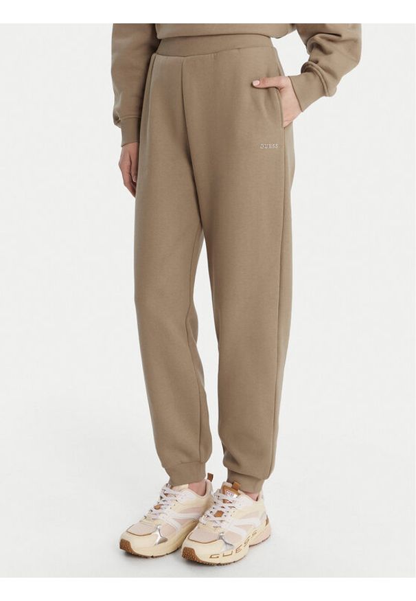 Guess Spodnie dresowe V6RB15 K9V31 Beżowy Regular Fit. Kolor: beżowy. Materiał: bawełna