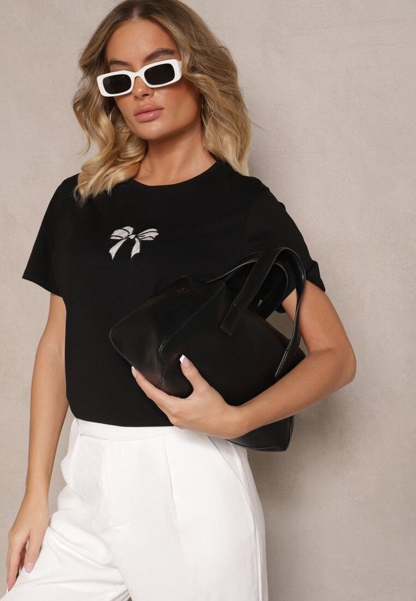Renee - Czarna Bluzka z Bawełny z Motywem Kokardki Norimar. Okazja: na co dzień. Typ kołnierza: kokarda. Kolor: czarny. Materiał: bawełna. Długość rękawa: krótki rękaw. Długość: krótkie. Styl: klasyczny, elegancki, casual