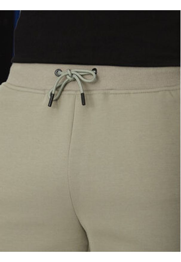 Guess Szorty materiałowe Z4RD04 KB3P2 Zielony Regular Fit. Kolor: zielony. Materiał: bawełna