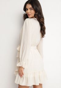 Born2be - Beżowa Sukienka Pronynome. Kolor: beżowy. Materiał: guma, tkanina. Wzór: aplikacja. Typ sukienki: kopertowe. Długość: mini #5