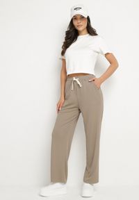 Born2be - Ciemnobeżowe Spodnie Dresowe z Gumką w Pasie i Szeroką Nogawką Mironia. Okazja: na co dzień. Kolor: beżowy. Materiał: dresówka. Styl: elegancki, casual #3