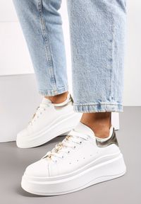 Renee - Biało-Złote Sneakersy na Grubej Podeszwie Celessi. Kolor: biały. Materiał: jeans #4