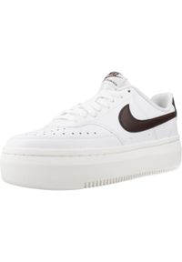 Buty do chodzenia damskie Nike Court Vision Alta Ltr. Kolor: biały, wielokolorowy, brązowy. Materiał: skóra. Szerokość cholewki: normalna. Model: Nike Court. Sport: turystyka piesza