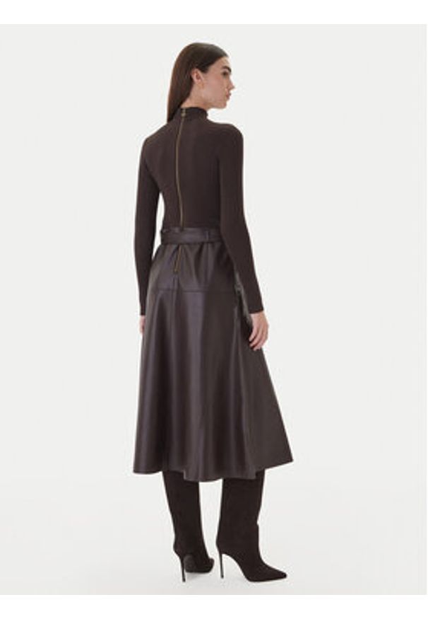 TwinSet - TWINSET Sukienka dzianinowa 252TT3560 Brązowy Slim Fit. Kolor: brązowy. Materiał: wiskoza