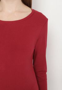 Born2be - Bordowa Bluzka Typu Longsleeve z Okrągłym Dekoltem Unelessa. Kolor: czerwony. Materiał: jeans. Długość rękawa: długi rękaw. Styl: elegancki, klasyczny #3