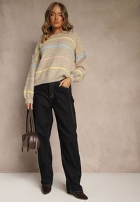 Renee - Beżowy Sweter o Nietoperzowym Fasonie z Dodatkiem Wełny w Paseczki Ralinatia. Okazja: na co dzień. Kolor: beżowy. Materiał: wełna. Styl: casual