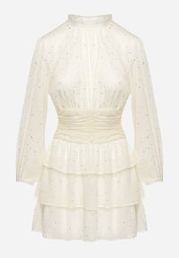 Born2be - Jasnobeżowa Elegancka Sukienka z Błyszczącymi Drobinkami i Falbankami Tinaria. Typ kołnierza: kołnierz z falbankami. Kolor: beżowy. Styl: elegancki #7