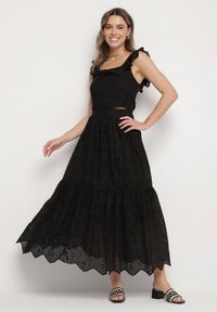 Born2be - Czarny Wiskozowy Komplet w Stylu Boho Top z Falbanką i Spódnica z Haftem Natisena. Kolor: czarny. Materiał: wiskoza. Wzór: haft