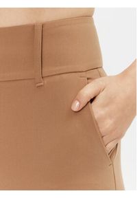 Marciano Guess Spodnie materiałowe 3BGB28 7046A Brązowy Regular Fit. Kolor: brązowy. Materiał: syntetyk