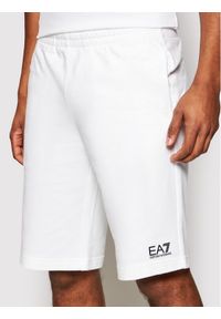EA7 Emporio Armani Szorty sportowe 8NPS02 PJ05Z 1100 Biały Regular Fit. Kolor: biały. Materiał: bawełna. Styl: sportowy