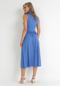 Born2be - Niebieska Sukienka Midi Bez Rękawów z Plisowanym Dołem Dreana. Kolor: niebieski. Długość rękawa: bez rękawów. Styl: elegancki. Długość: midi