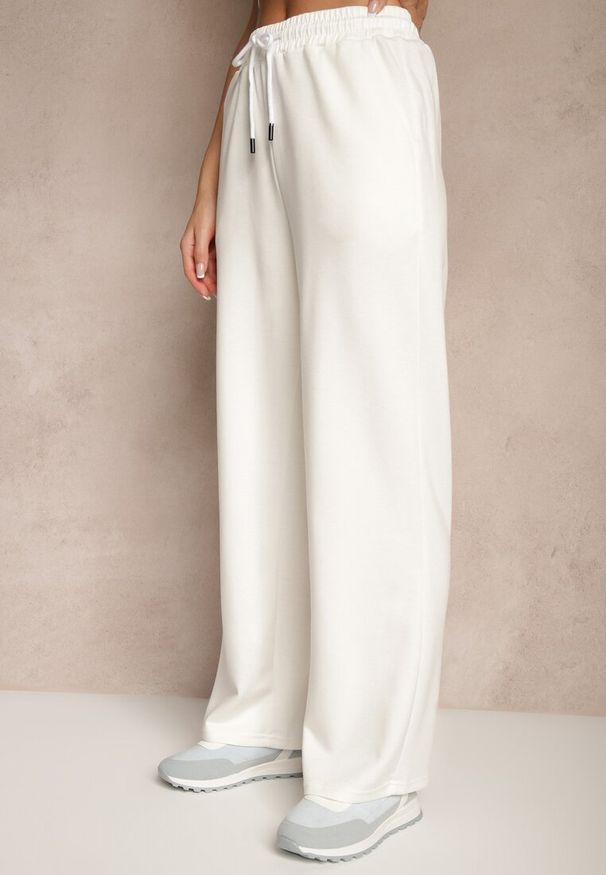Renee - Białe Spodnie z Dodatkiem Wiskozy Dresowe High Waist Ellanoria. Okazja: na co dzień. Stan: podwyższony. Kolor: biały. Materiał: dresówka, wiskoza. Styl: casual