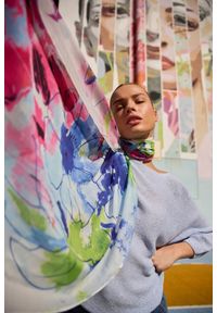 MOODO - Wzorzysty szal niebieski. Kolor: niebieski. Materiał: poliester #1