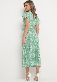 Born2be - Zielona Sukienka z Kopertowym Dekoltem z Gumką w Talii i Materiałowym Paskiem Xelovia. Okazja: na co dzień. Kolor: zielony. Materiał: materiał. Typ sukienki: kopertowe. Styl: casual, elegancki #7