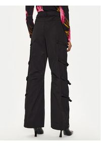 GESTUZ - Gestuz Spodnie materiałowe 10908260 Czarny Regular Fit. Kolor: czarny. Materiał: syntetyk