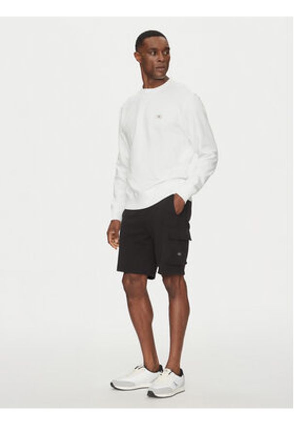 Calvin Klein Jeans Szorty sportowe J30J327284 Czarny Regular Fit. Kolor: czarny. Materiał: bawełna. Styl: sportowy