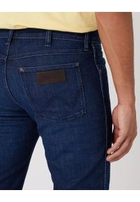 Wrangler - WRANGLER LARSTON MĘSKIE SPODNIE JEANSOWE JEANSY SOFT ROCK W18S74Y88. Styl: rockowy #4