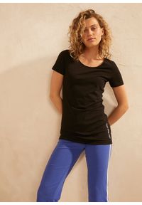 bonprix - Długi shirt z napisem (2 szt.). Kolor: niebieski. Długość: długie. Wzór: napisy. Styl: sportowy