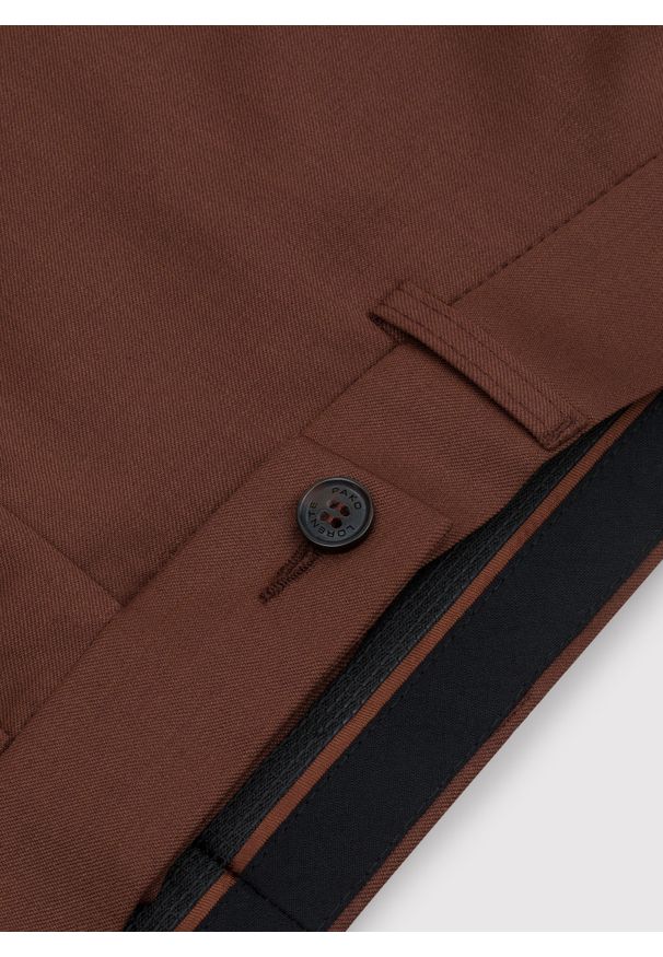 Pako Lorente - PAKO LORENTE – Gładkie spodnie garniturowe w kolorze brązowym. Kolor: brązowy. Materiał: wełna, poliester. Wzór: gładki