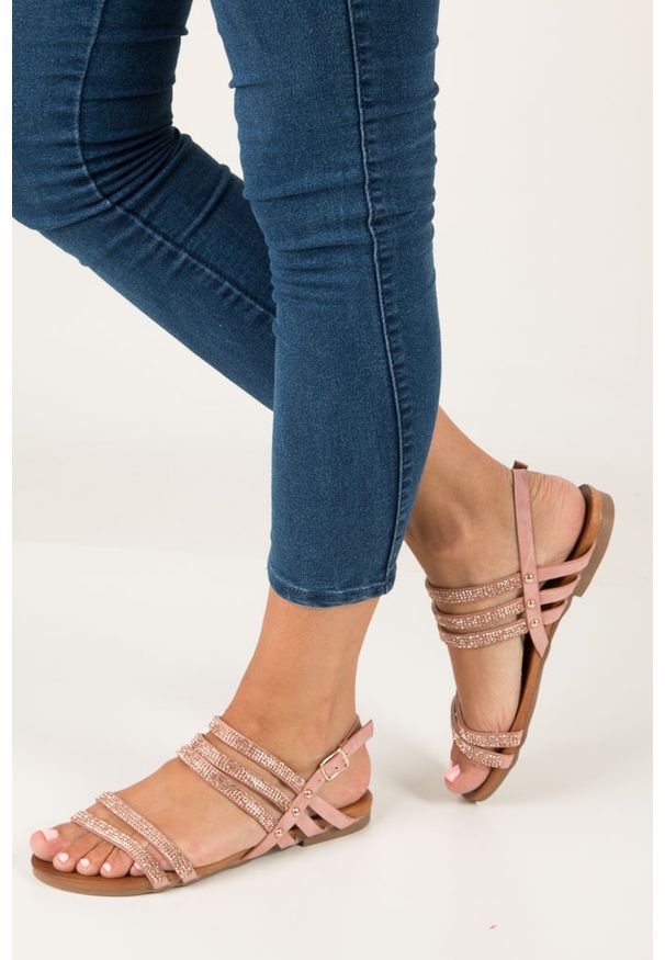Casu - Różowe sandały płaskie z mieniącymi się kryształkami casu k18x8/p. Kolor: różowy. Materiał: skóra ekologiczna. Sezon: lato
