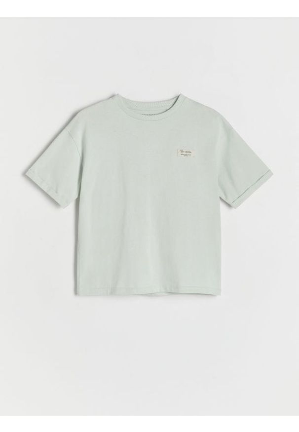 Reserved - T-shirt oversize z naszywką - jasnoszary. Kolor: szary. Materiał: bawełna, dzianina. Wzór: aplikacja