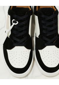 BUSCEMI - Sneakersy z ozdobną czarną kłódką. Nosek buta: okrągły. Kolor: czarny. Materiał: guma. Wzór: aplikacja #8