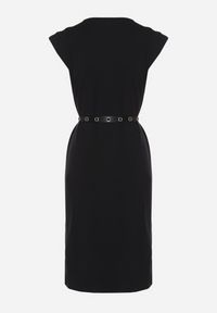 Born2be - Czarna Sukienka z Wiskozą o Pudełkowym Kroju z Paskiem z Klamrą Polliviera. Okazja: na co dzień. Kolor: czarny. Materiał: wiskoza. Styl: casual, elegancki #3