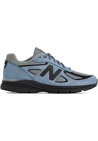 Buty męskie New Balance U990BB4 – niebieskie. Okazja: na co dzień. Kolor: niebieski. Materiał: guma, zamsz, skóra. Szerokość cholewki: normalna. Sport: turystyka piesza