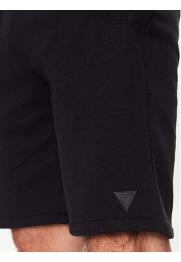 Guess Szorty sportowe Aldwin Z2YD04 KAIJ1 Czarny Slim Fit. Kolor: czarny. Materiał: bawełna. Styl: sportowy